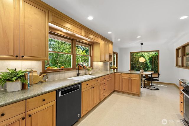 3651 Perkins Lane W, Seattle, WA 98199
