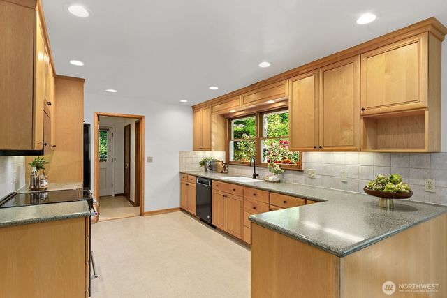 3651 Perkins Lane W, Seattle, WA 98199