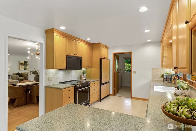 3651 Perkins Lane W, Seattle, WA 98199