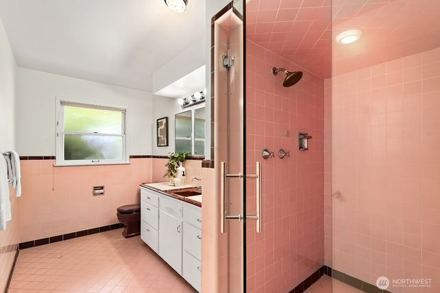 3651 Perkins Lane W, Seattle, WA 98199