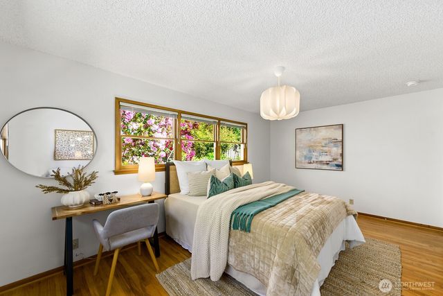 3651 Perkins Lane W, Seattle, WA 98199