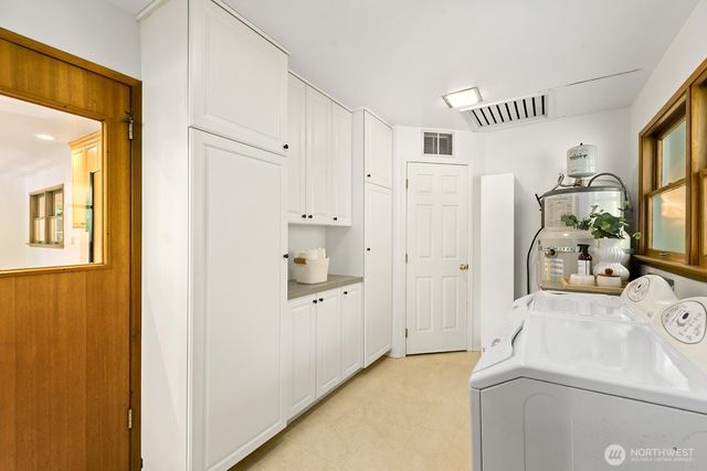3651 Perkins Lane W, Seattle, WA 98199