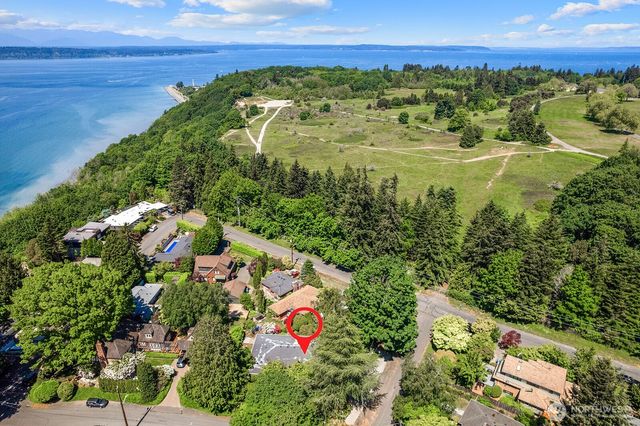 3651 Perkins Lane W, Seattle, WA 98199