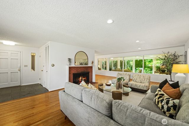 3651 Perkins Lane W, Seattle, WA 98199