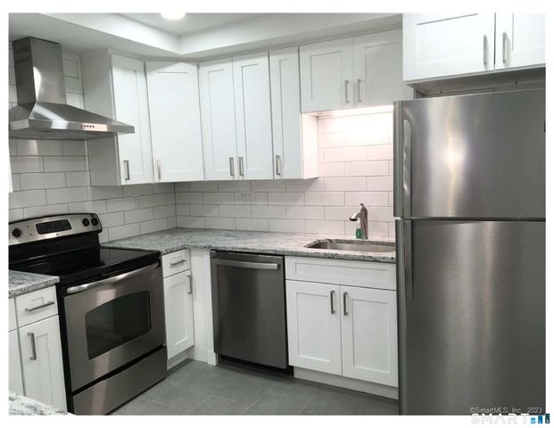 3 Woods Hollow Court 3, Avon, CT 06001