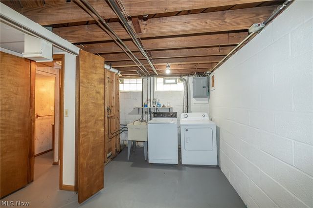 424 E 326th Street, Willowick, OH 44095