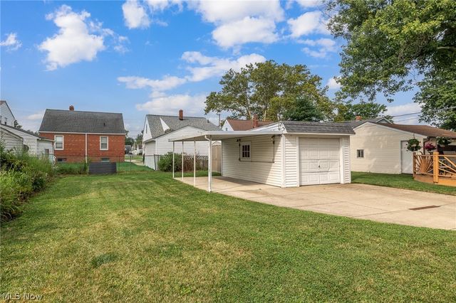 424 E 326th Street, Willowick, OH 44095