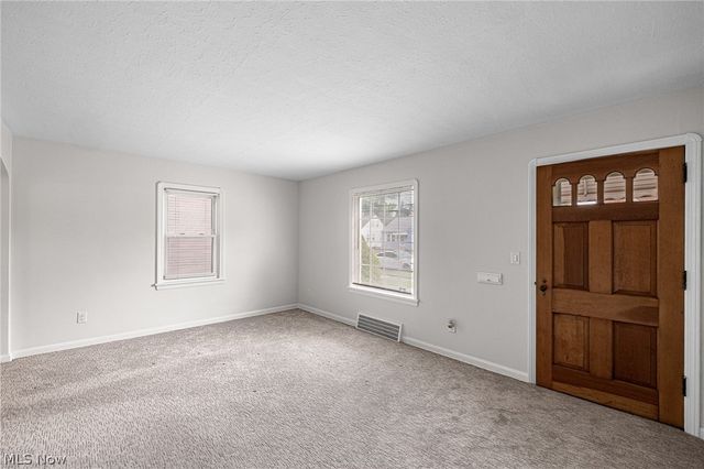 424 E 326th Street, Willowick, OH 44095