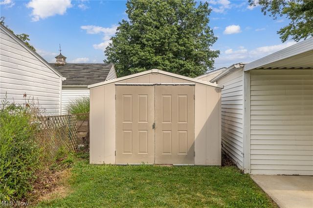 424 E 326th Street, Willowick, OH 44095