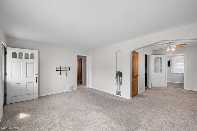 424 E 326th Street, Willowick, OH 44095