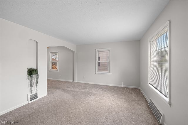 424 E 326th Street, Willowick, OH 44095