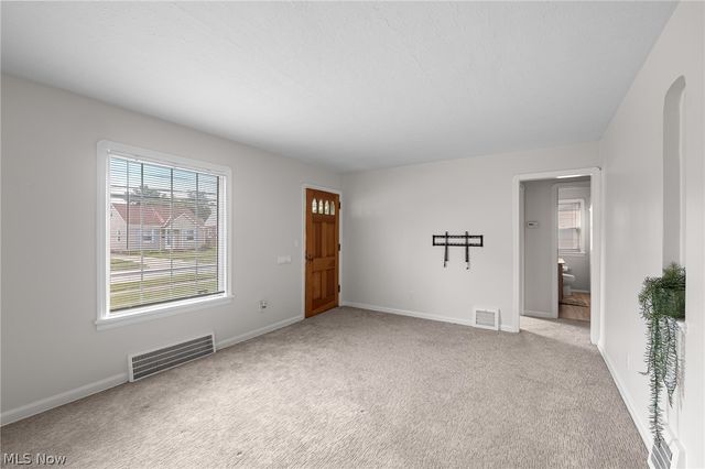 424 E 326th Street, Willowick, OH 44095