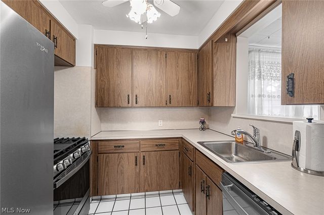 424 E 326th Street, Willowick, OH 44095