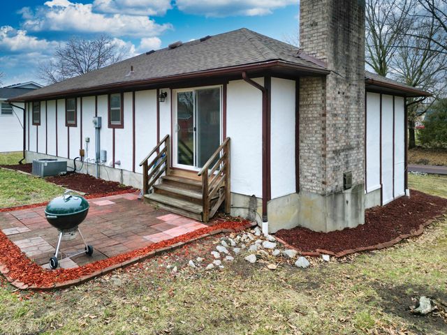 2530 N LAKE OF THE WOOD RD, Columbia, MO 65202