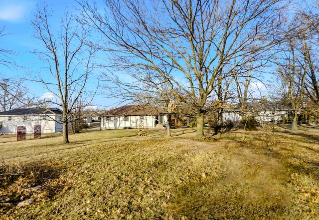 2530 N LAKE OF THE WOOD RD, Columbia, MO 65202