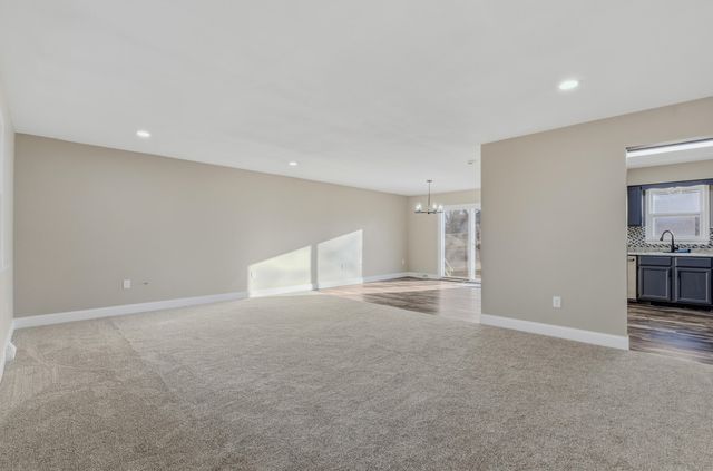 2530 N LAKE OF THE WOOD RD, Columbia, MO 65202