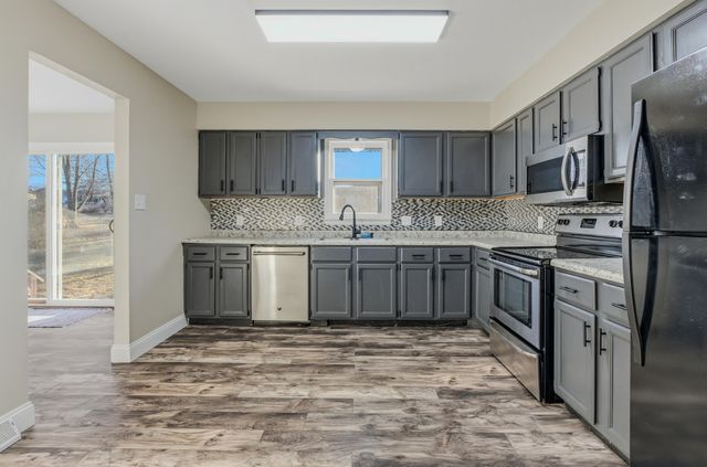 2530 N LAKE OF THE WOOD RD, Columbia, MO 65202