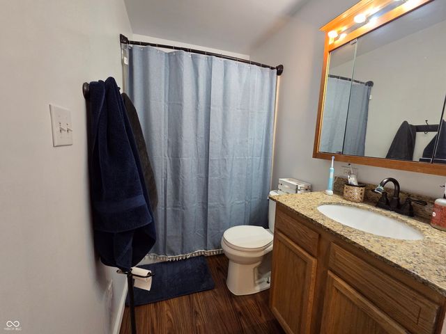 1195 E Hazelwood South Drive E, Shelbyville, IN 46176