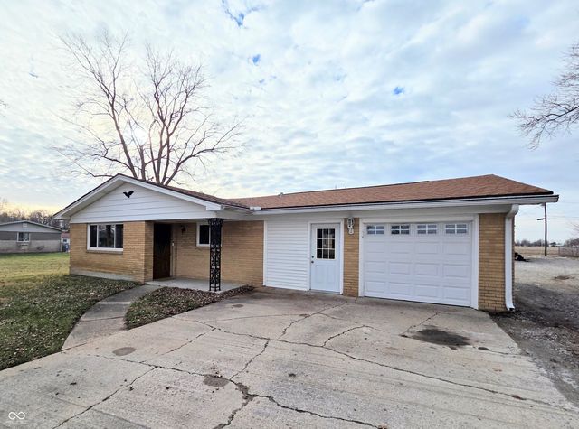 1195 E Hazelwood South Drive E, Shelbyville, IN 46176