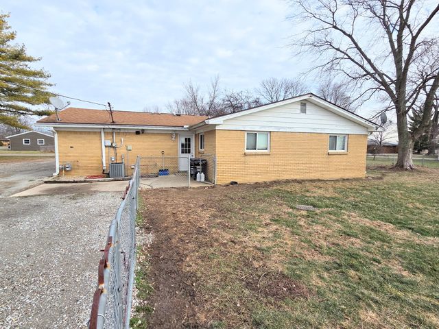 1195 E Hazelwood South Drive E, Shelbyville, IN 46176