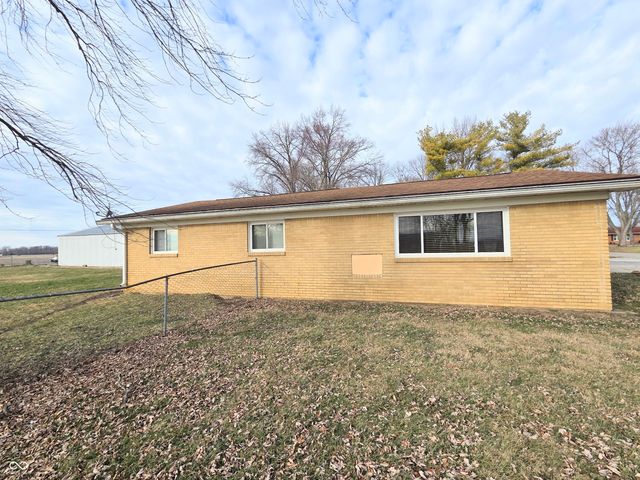 1195 E Hazelwood South Drive E, Shelbyville, IN 46176