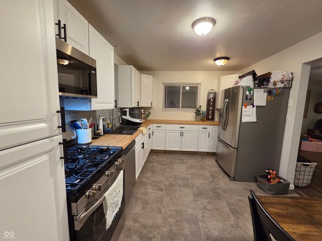 1195 E Hazelwood South Drive E, Shelbyville, IN 46176