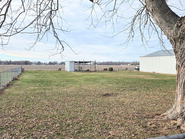 1195 E Hazelwood South Drive E, Shelbyville, IN 46176