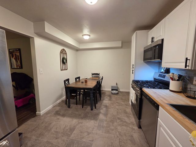 1195 E Hazelwood South Drive E, Shelbyville, IN 46176