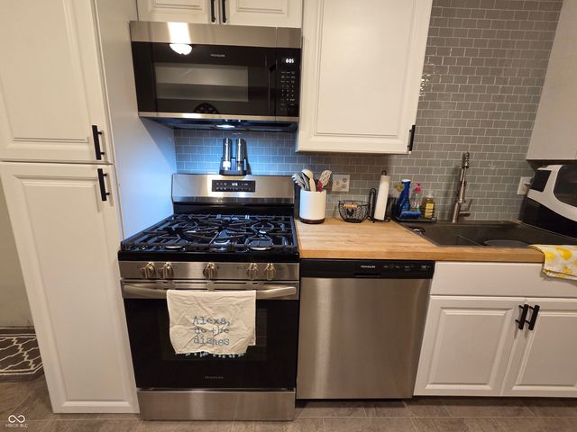 1195 E Hazelwood South Drive E, Shelbyville, IN 46176