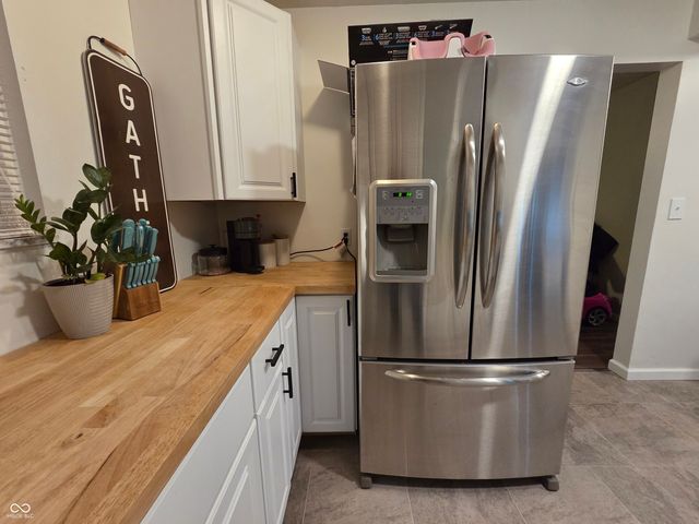 1195 E Hazelwood South Drive E, Shelbyville, IN 46176