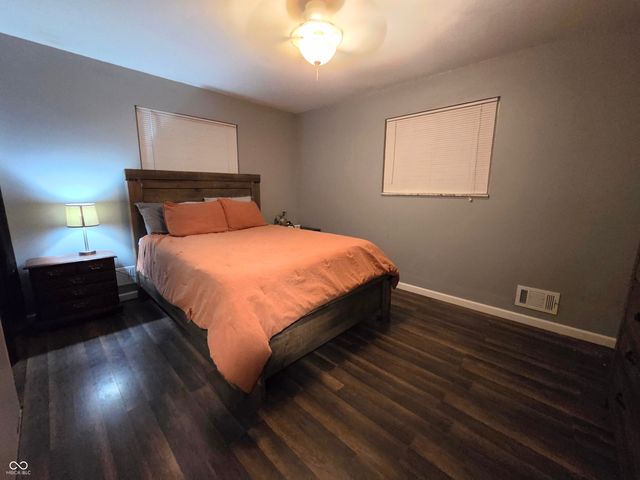 1195 E Hazelwood South Drive E, Shelbyville, IN 46176