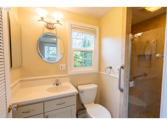 825 FILBERT Ave, Eugene, OR 97404