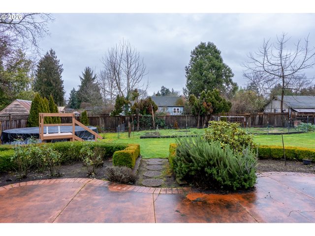 825 FILBERT Ave, Eugene, OR 97404