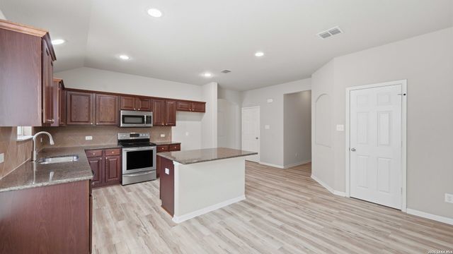 6069 Covers Cv, Schertz, TX 78108