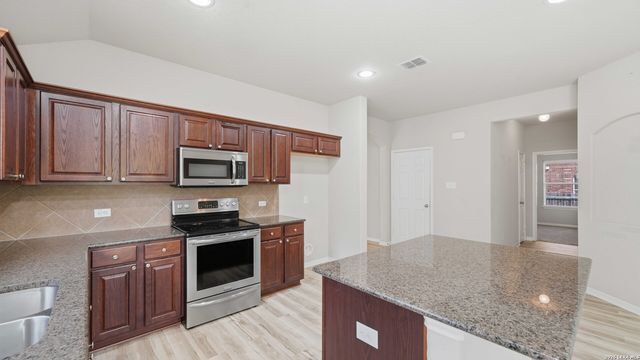 6069 Covers Cv, Schertz, TX 78108