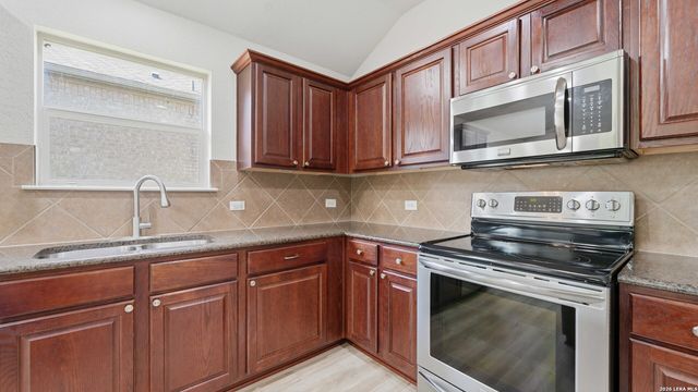 6069 Covers Cv, Schertz, TX 78108