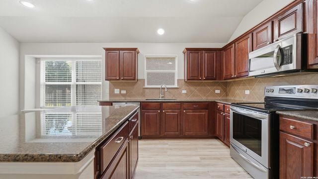 6069 Covers Cv, Schertz, TX 78108