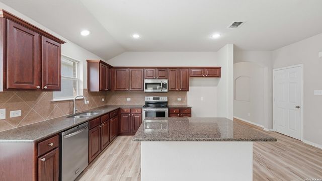 6069 Covers Cv, Schertz, TX 78108