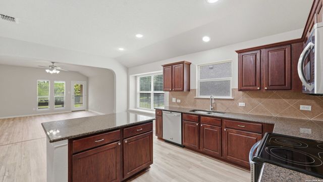 6069 Covers Cv, Schertz, TX 78108