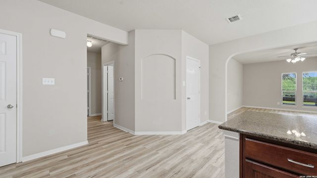6069 Covers Cv, Schertz, TX 78108