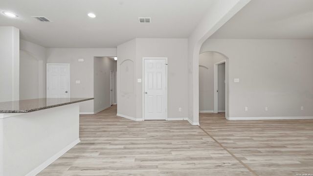 6069 Covers Cv, Schertz, TX 78108