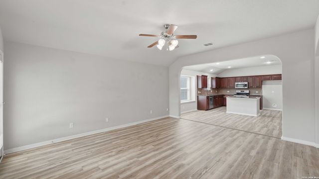 6069 Covers Cv, Schertz, TX 78108