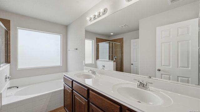6069 Covers Cv, Schertz, TX 78108
