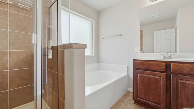 6069 Covers Cv, Schertz, TX 78108