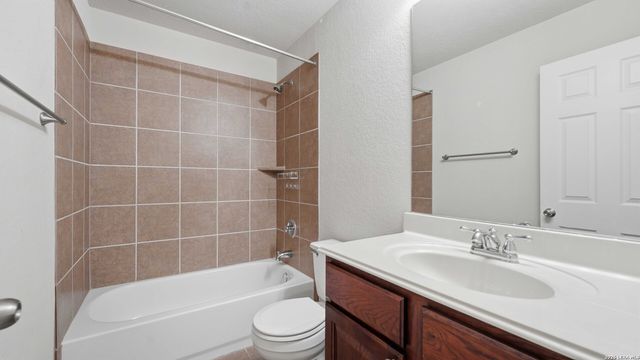 6069 Covers Cv, Schertz, TX 78108