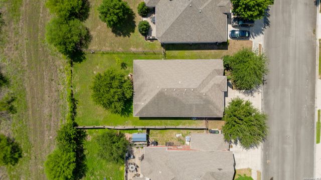 6069 Covers Cv, Schertz, TX 78108