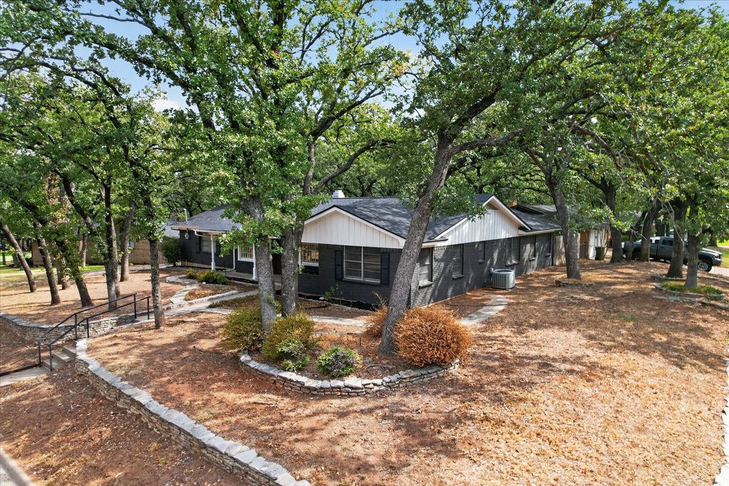 1708 Cimarron Trail, Hurst, TX 76054 — photo 4