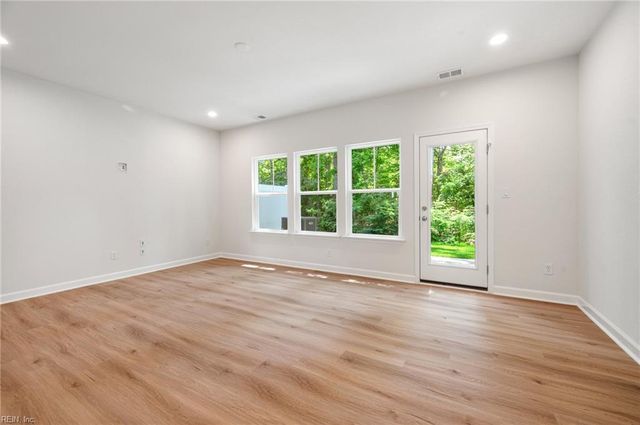 1003 Ventana St Unit 103, Suffolk, VA 23435