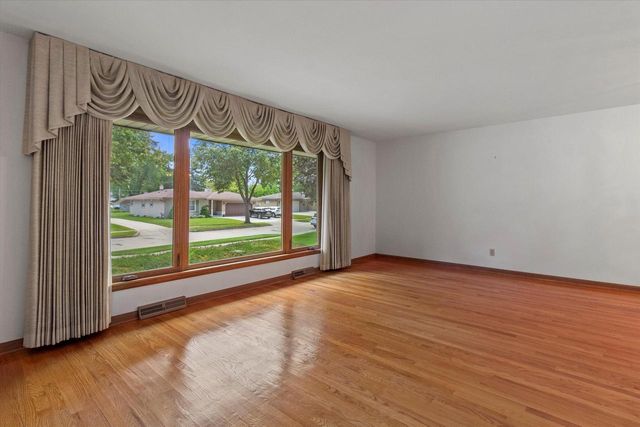 2254 W Bridge STREET, Milwaukee, WI 53221