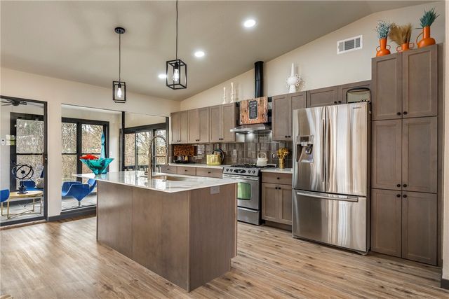 19185 Highway 303, Rogers, AR 72756